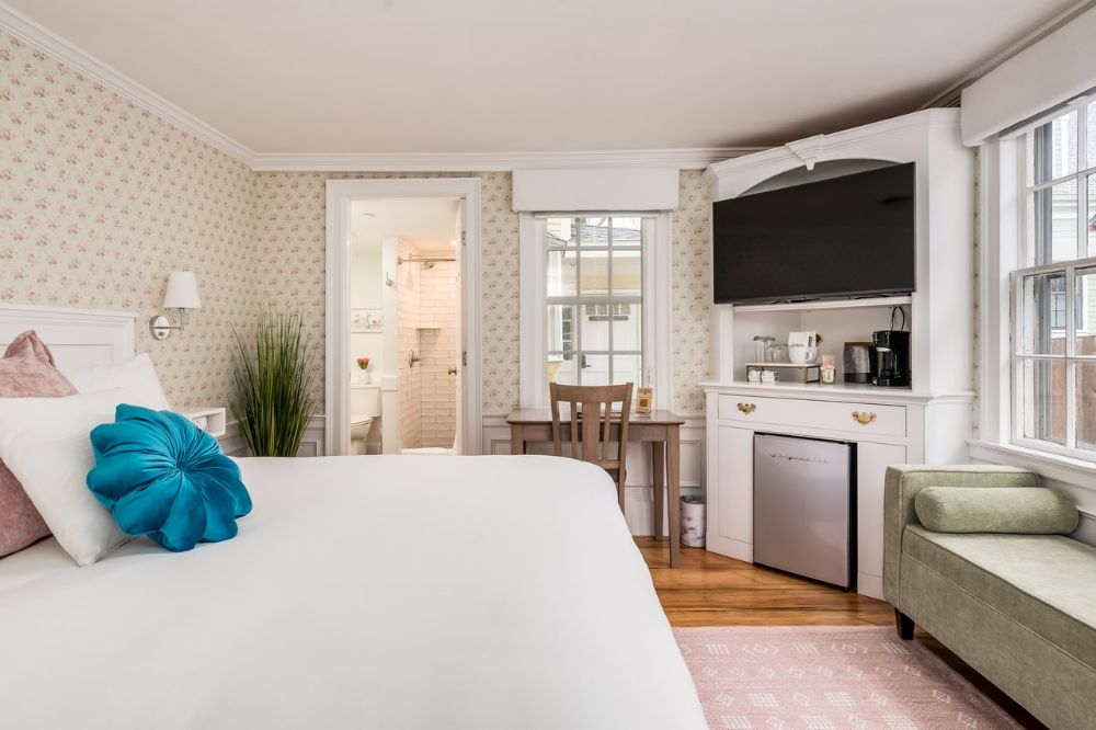 014-404IslingtonStreet-Portsmouth-NH-03801-SMALL.jpg