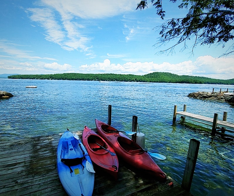 Kayaking lake Winnipesaukee