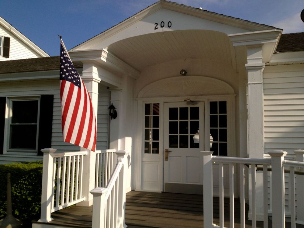 inn-on-main-wolfeboro-nh-entrance.jpg