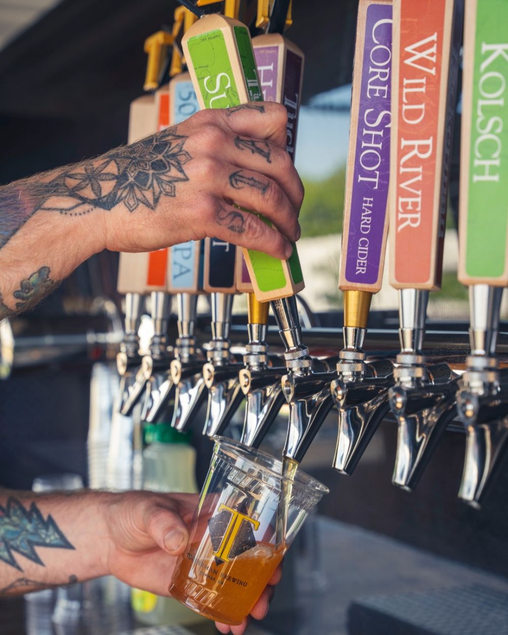 beers pouring