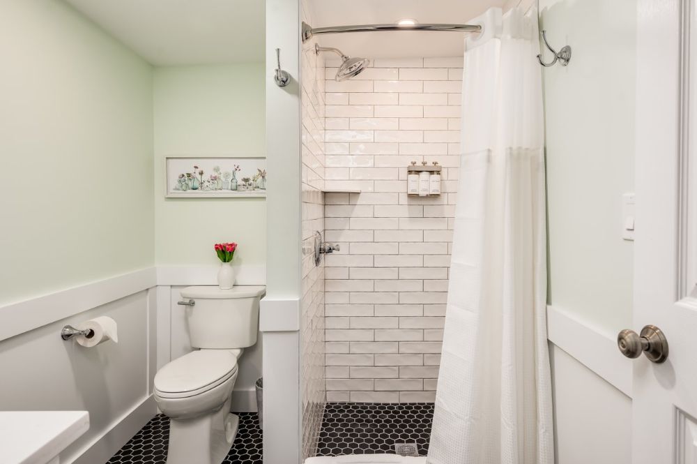 018-404IslingtonStreet-Portsmouth-NH-03801-SMALL.jpg