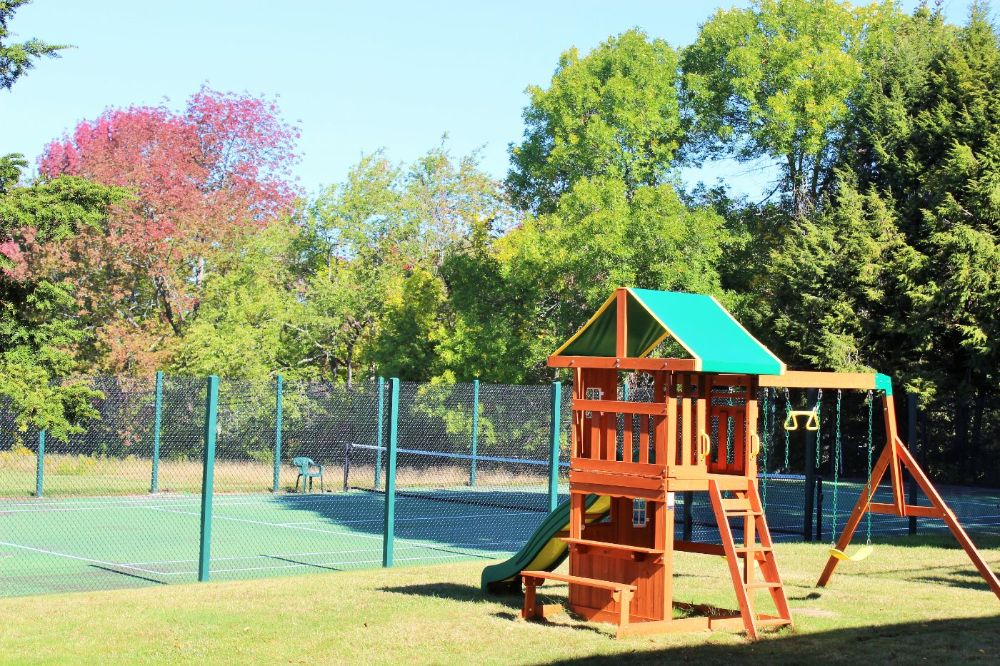Tennis court & Play area