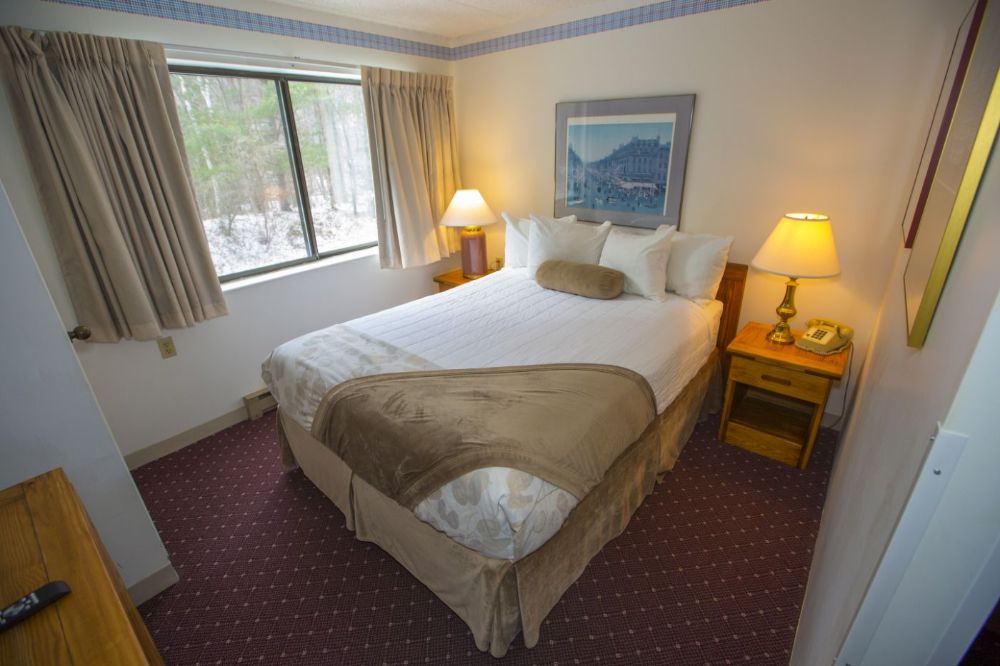 Den Premium Bedroom