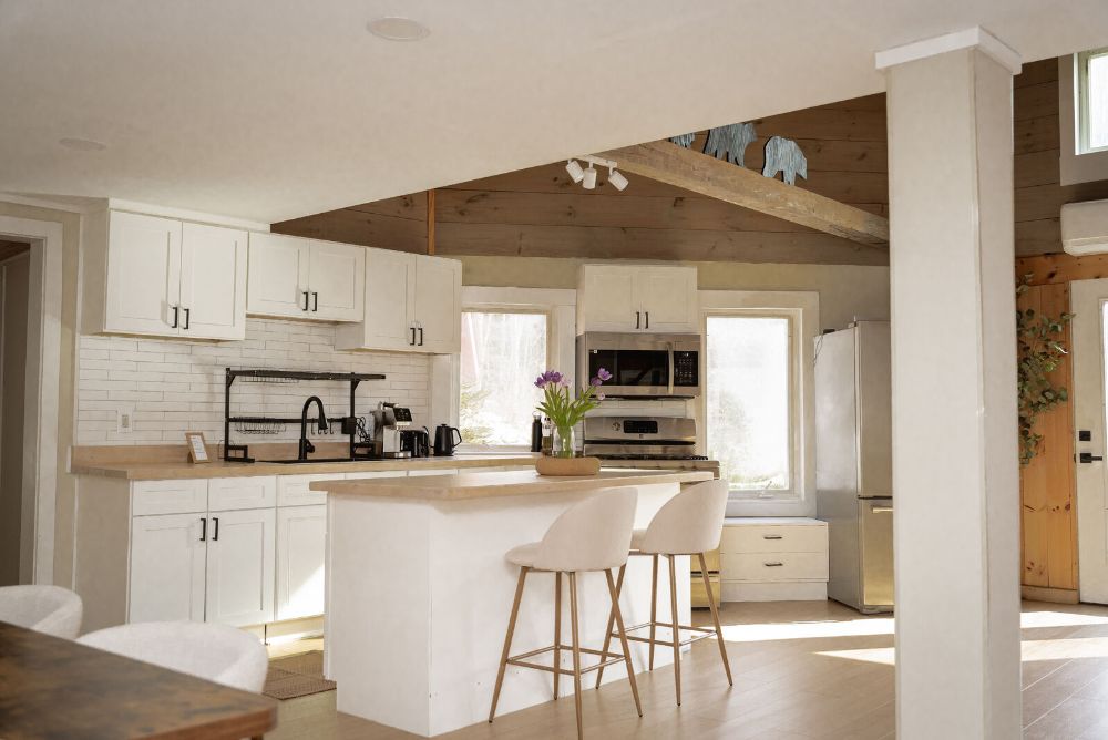 Bright, fully-equipped kitchen