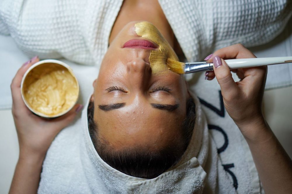 woman-doing-facial-mask-3212179 (1).jpg