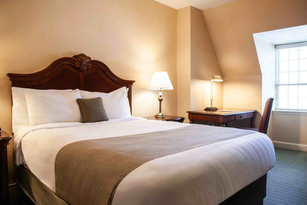 44 Guest Rooms
